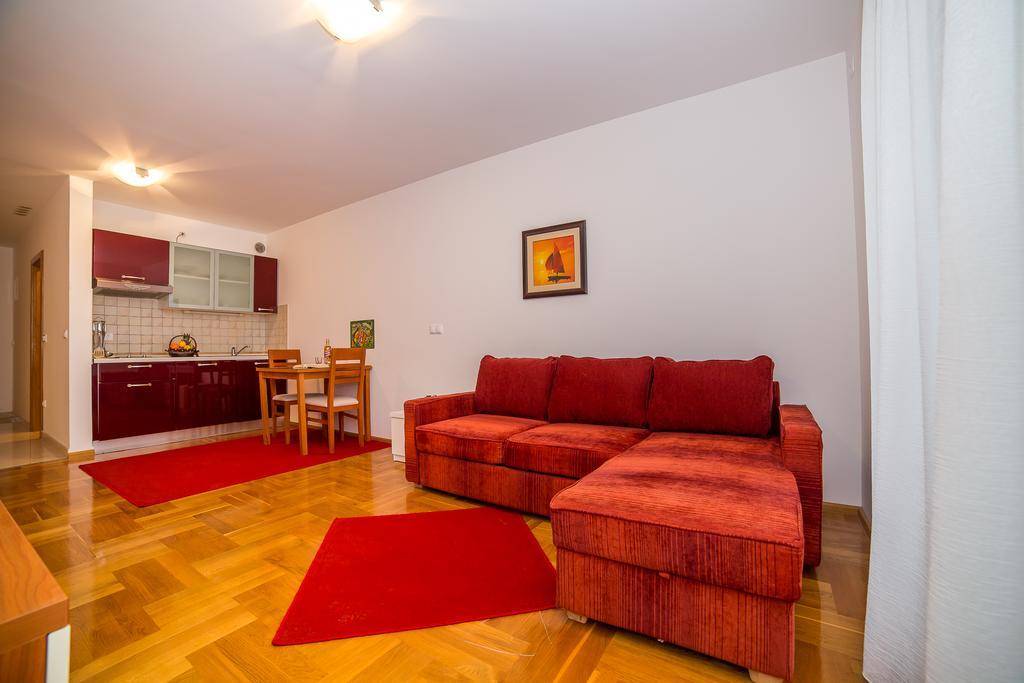 Apartments Kristina Макарска Экстерьер фото