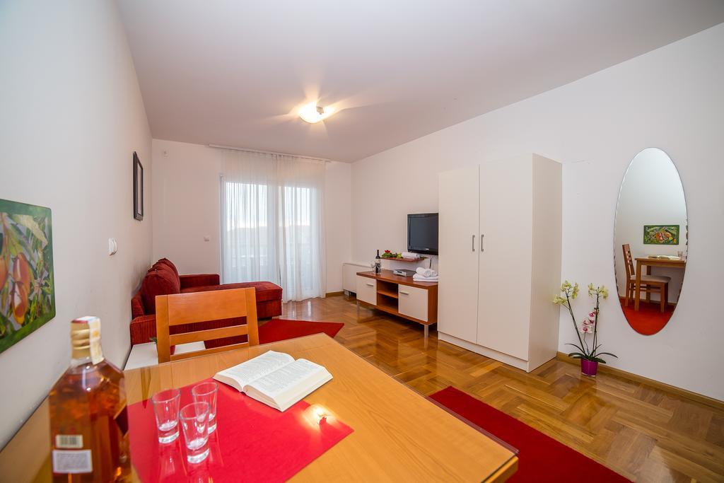 Apartments Kristina Макарска Экстерьер фото