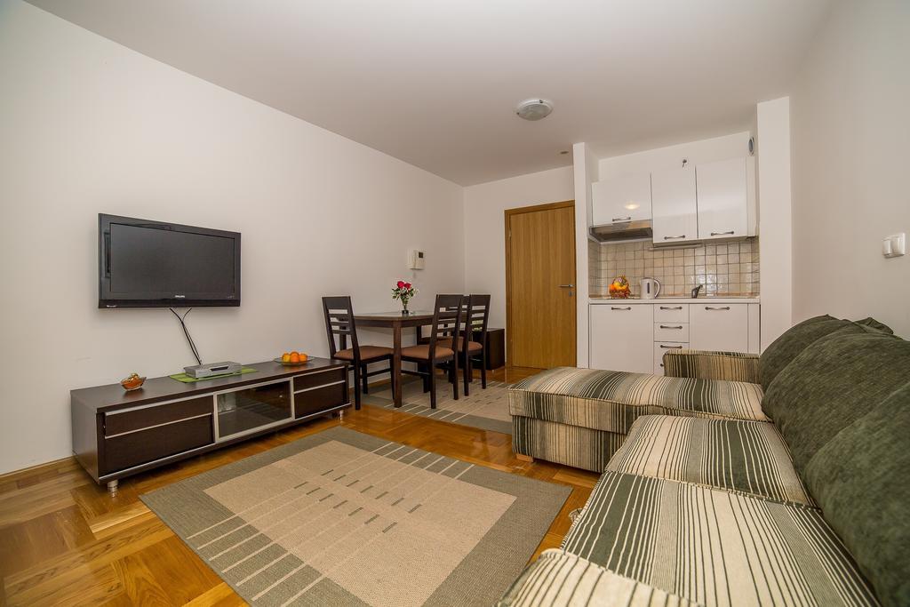 Apartments Kristina Макарска Экстерьер фото