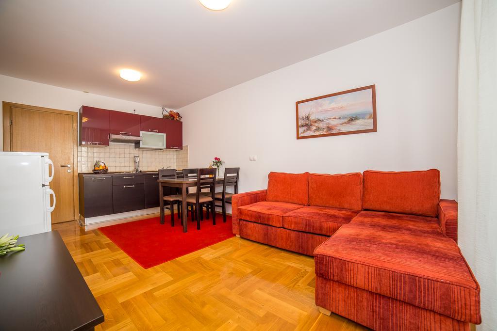 Apartments Kristina Макарска Экстерьер фото