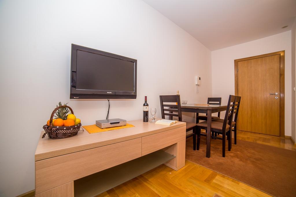 Apartments Kristina Макарска Экстерьер фото